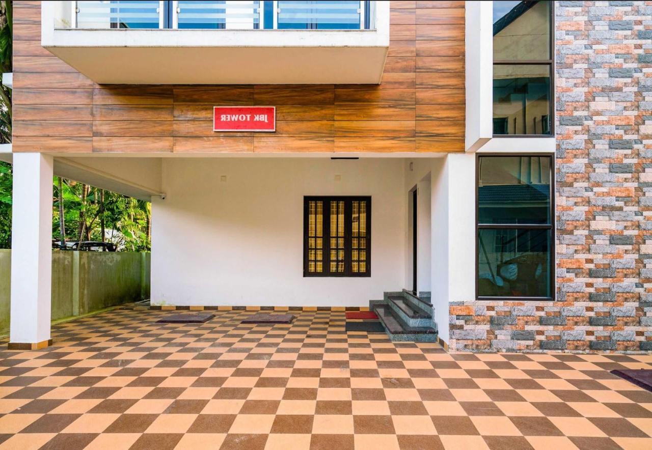 Hotel O Thykoodam Apartments Kochi Екстер'єр фото