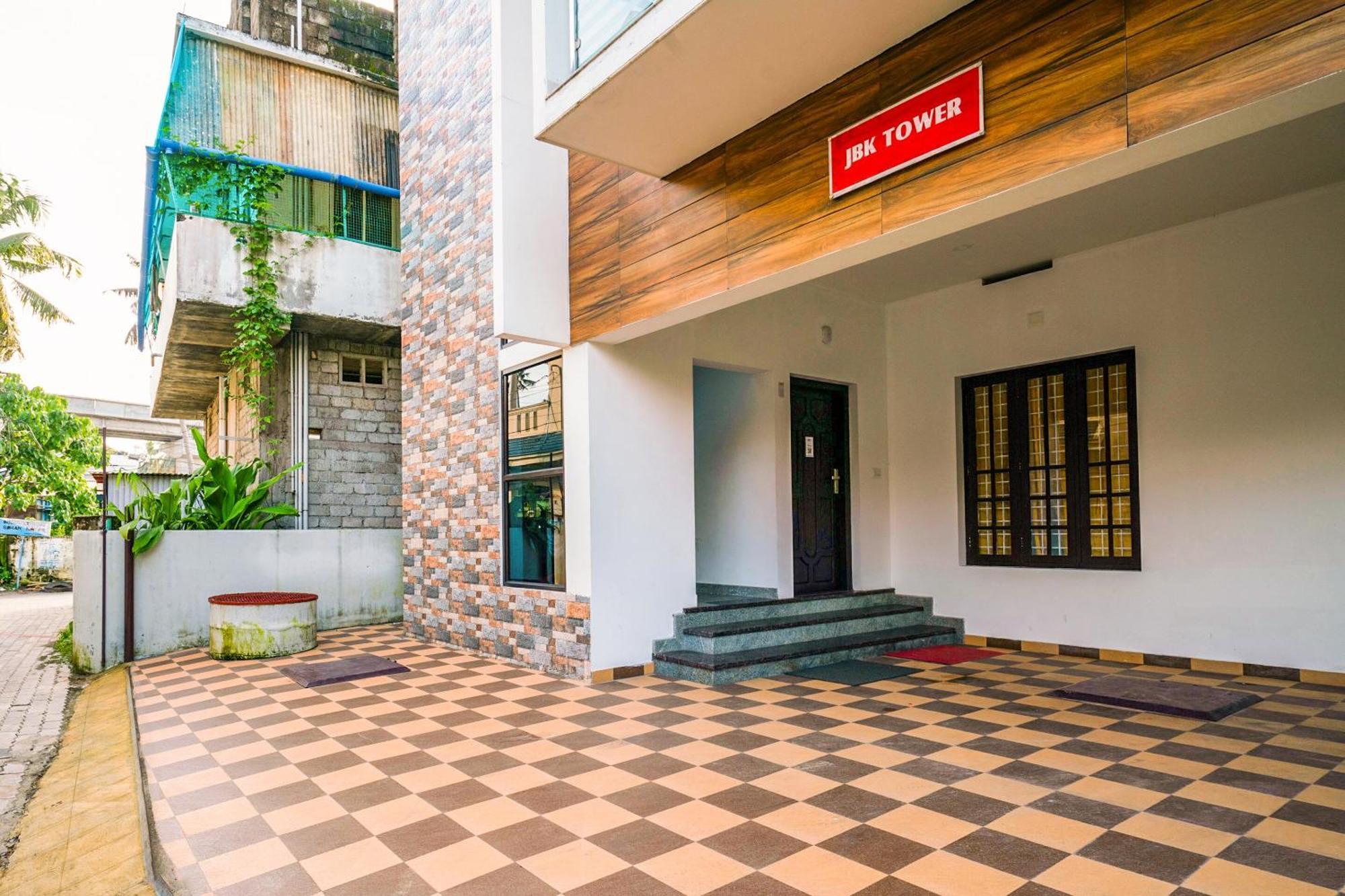 Hotel O Thykoodam Apartments Kochi Екстер'єр фото